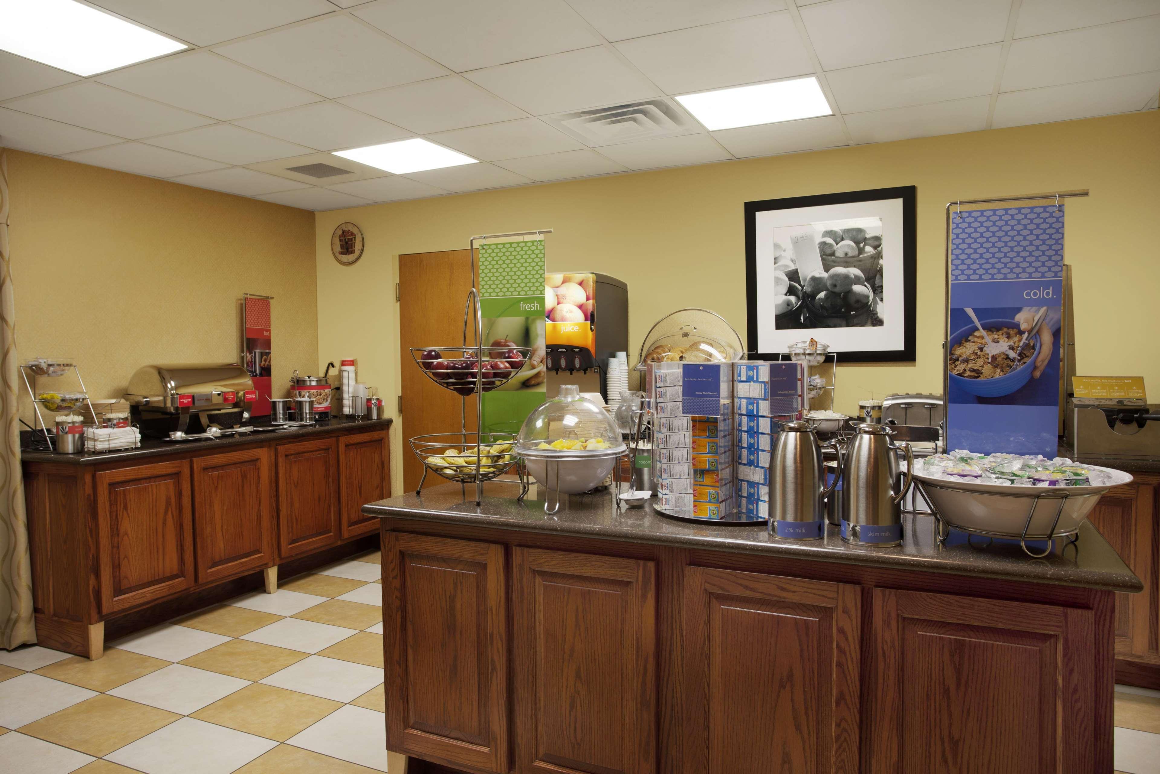 Hampton Inn Sidney Restaurant photo